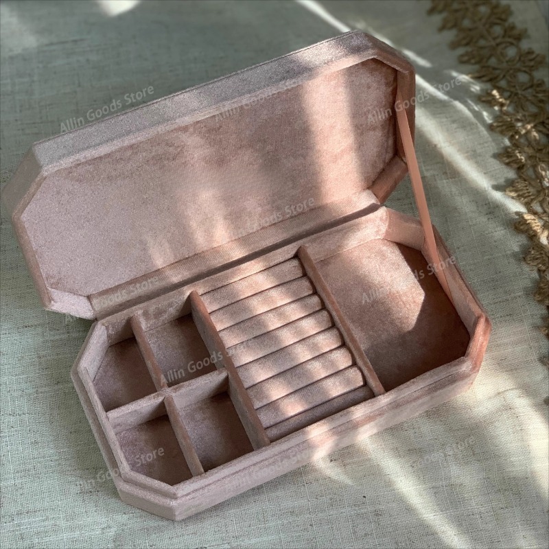 Velvet Jewelry Box - กล่องใส่เครื่องประดับกำมะหยี่สุดหรู กล่องเก็บสร้อยคอแบบย้อนยุค กล่องโชว์ต่างหู กำไลข้อมือ กล่องใส่เครื่องประดับสำหรับเป็นของขวัญ