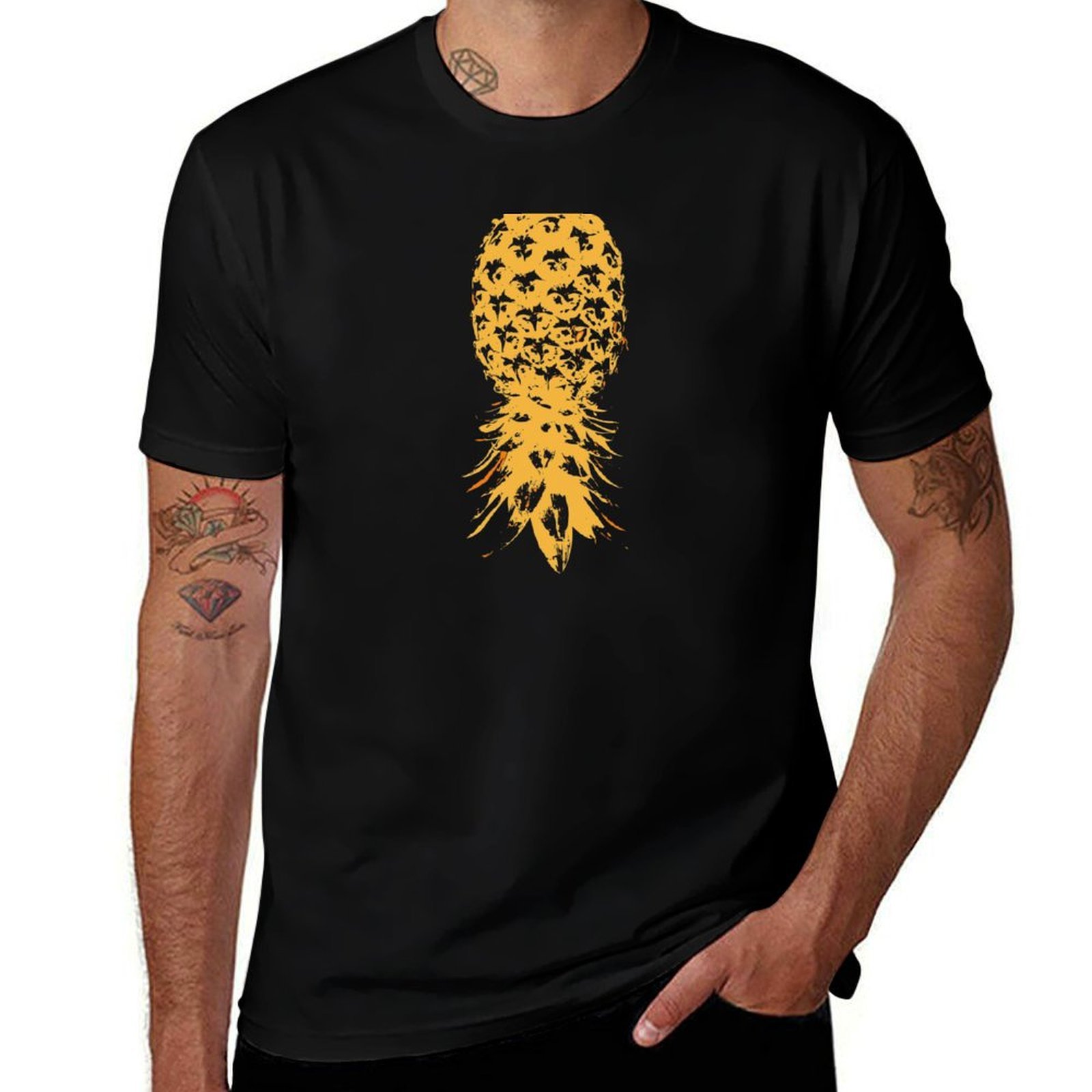 Luxury Lifestyle Design - เสื้อยืดลายสับปะรดคว่ำสไตล์สวิงเกอร์ เสื้อยืดผู้ชาย เสื้อยืดหรูหรา เสื้อยืดดีไซเนอร์ เสื้อยืดลายกราฟิก