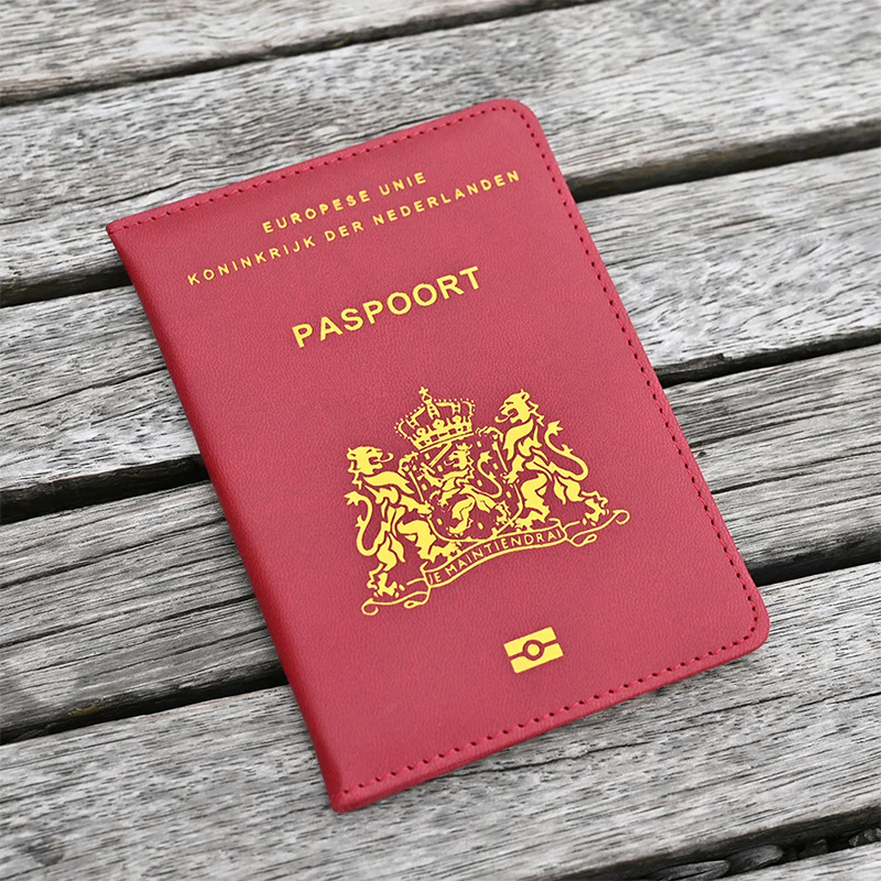 อุปกรณ์จำเป็นสำหรับการเดินทาง  - Leather Passport Cover บทวิจารณ์และราคา